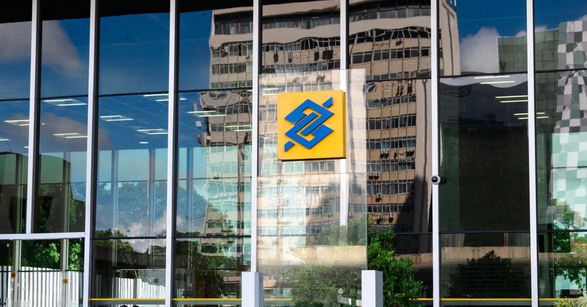 Modern building exterior in Brasília, Brazil, featuring reflective glass and iconic Banco logo.