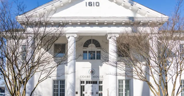 Front view of the historic Hampton Courthouse in Virginia, showcasing Neoclassical architecture.
