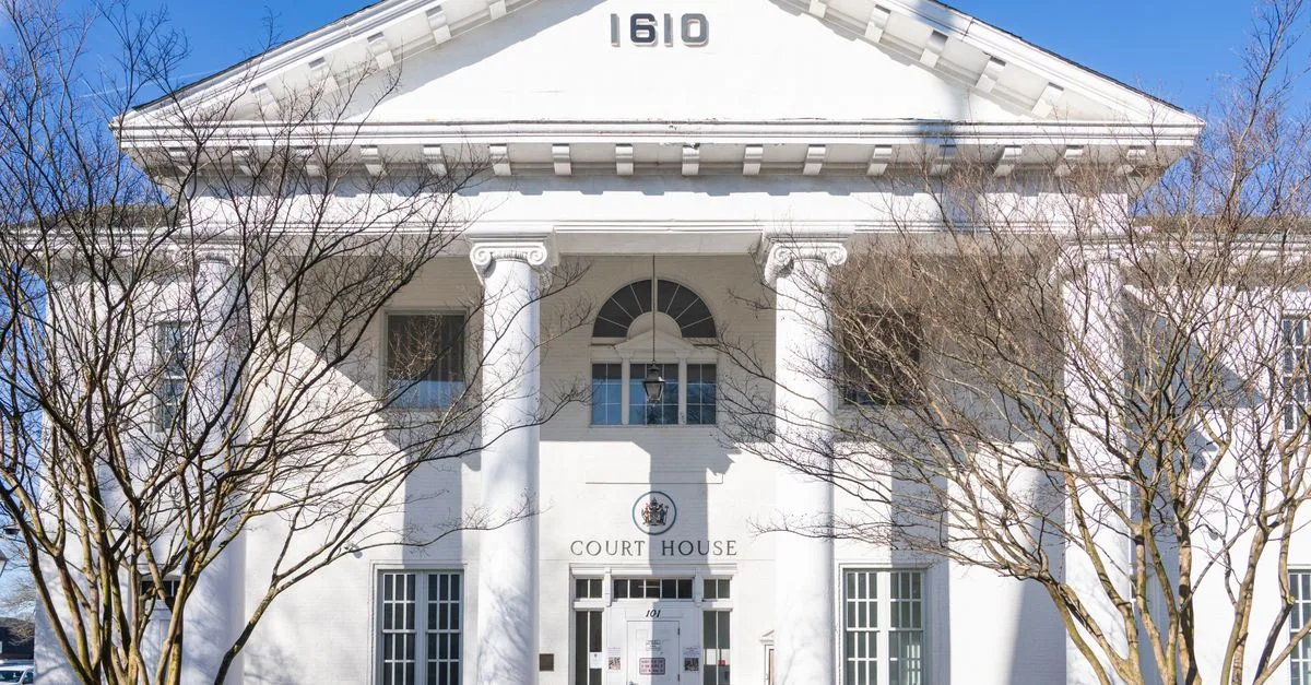 Front view of the historic Hampton Courthouse in Virginia, showcasing Neoclassical architecture.
