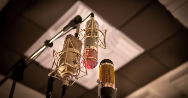 Three condenser microphones arranged for optimal sound capture in a recording studio.