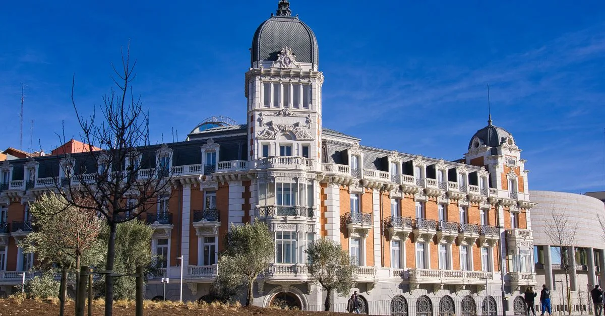 Capture of a historic building facade with a blue sky in Madrid, Spain.