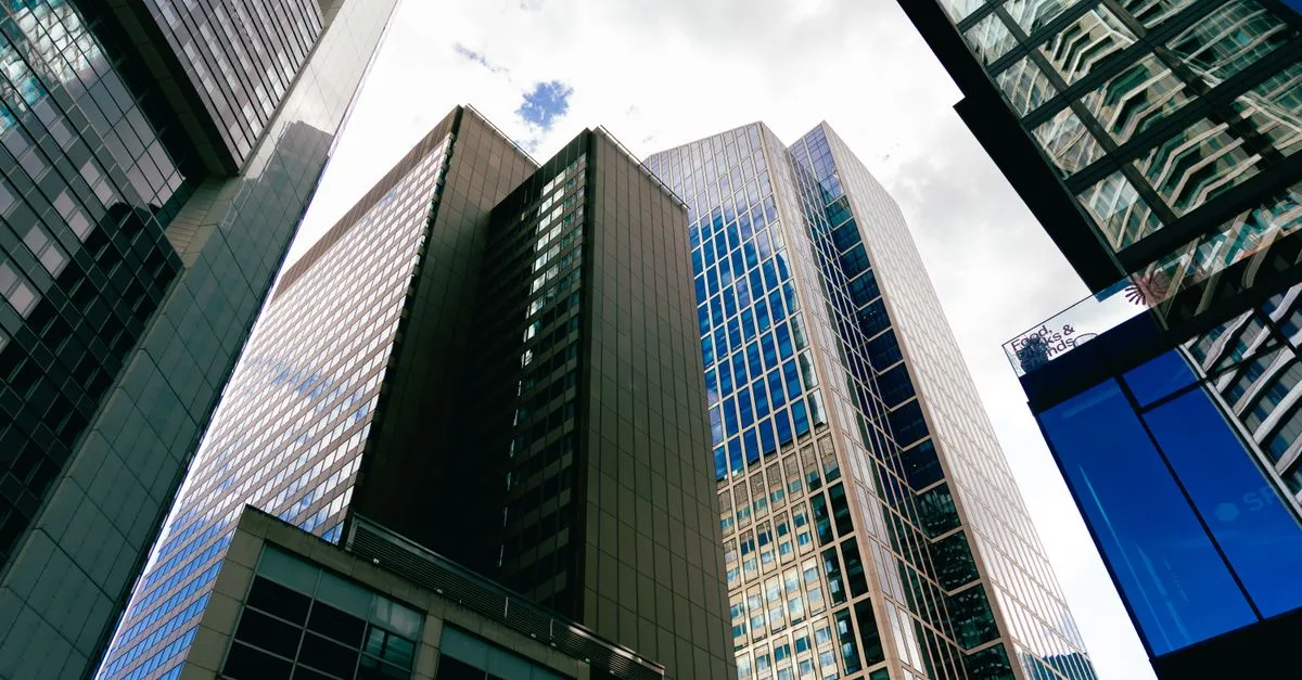Tall skyscrapers in downtown Frankfurt am Main with a cloudy sky backdrop, showcasing modern architecture.