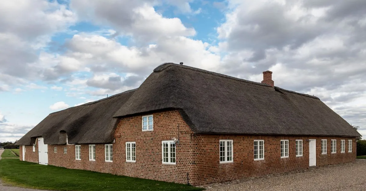 Explore this picturesque Nordic thatched cottage set in the idyllic Danish countryside.