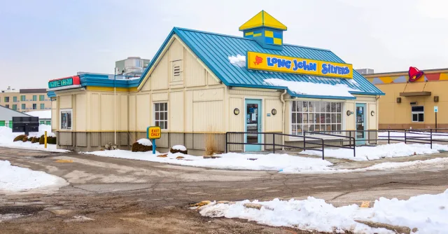 Long John Silver's fast-food restaurant exterior covered in snow, Indianapolis, Indiana.