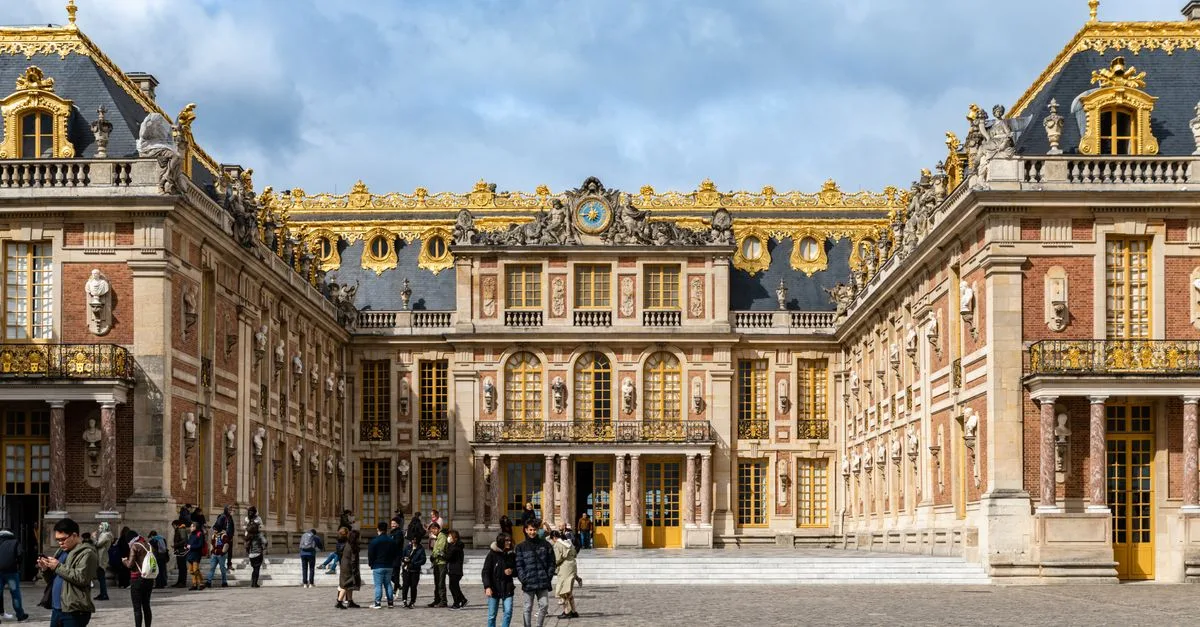 Explore the grandeur of the Palace of Versailles, a stunning example of baroque architecture.