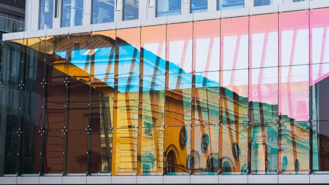 Ein modernes Bürogebäude in Deutschland.